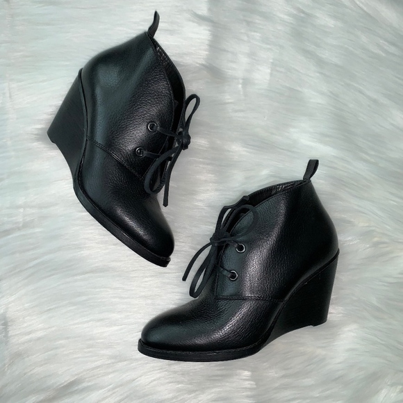 New! Cole Haan Black Wedge Ankle Boot Pebbled Leather - Picture 3 of 8